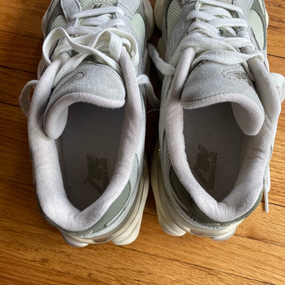 New Balance 9060 | 8.5 womens - Picture 3 of 4